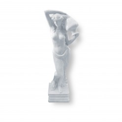 Статуя девушка с кувшином